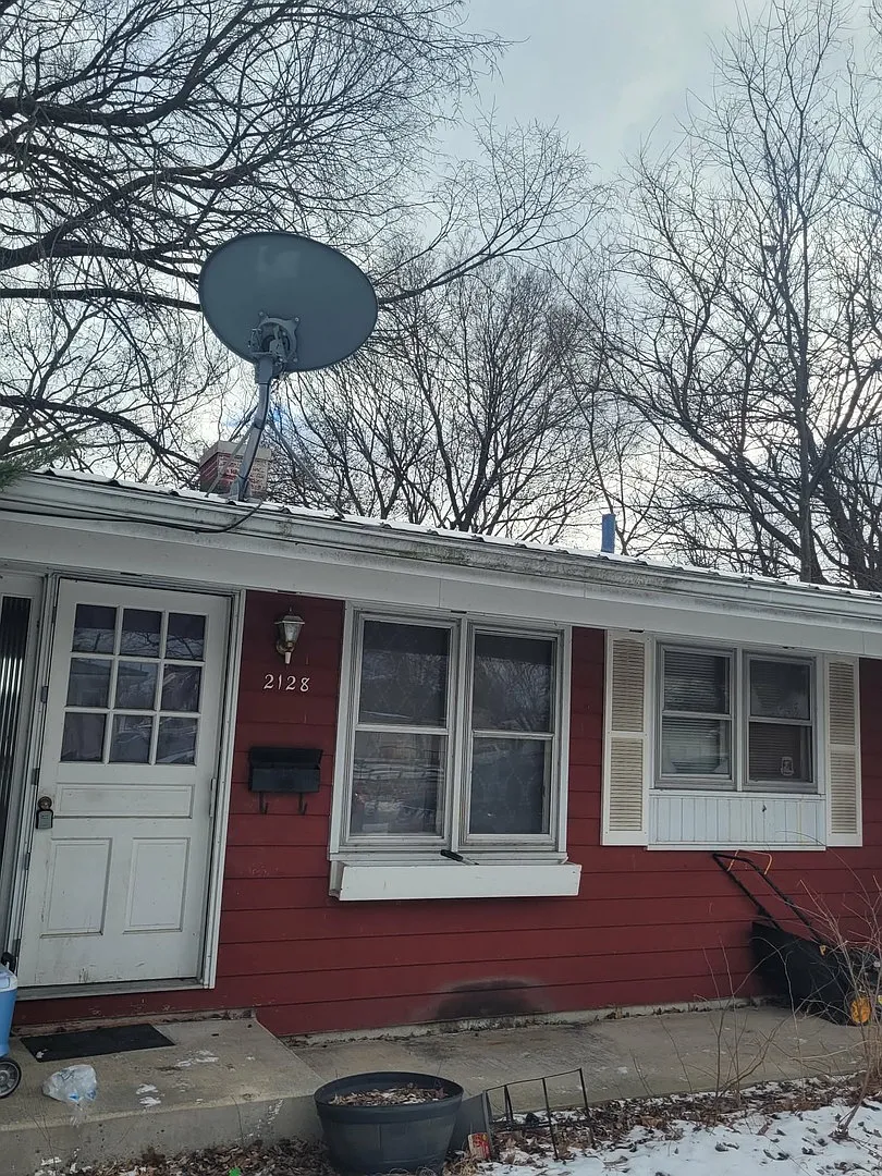 2128 State St photo 1