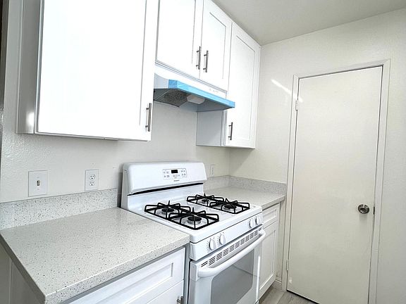 4th image of 402 N Curtis Ave #C