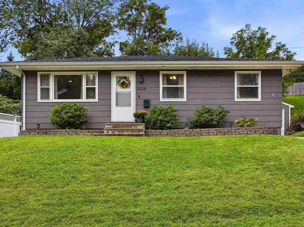 1648 24th St NW, Cedar Rapids, IA 52405