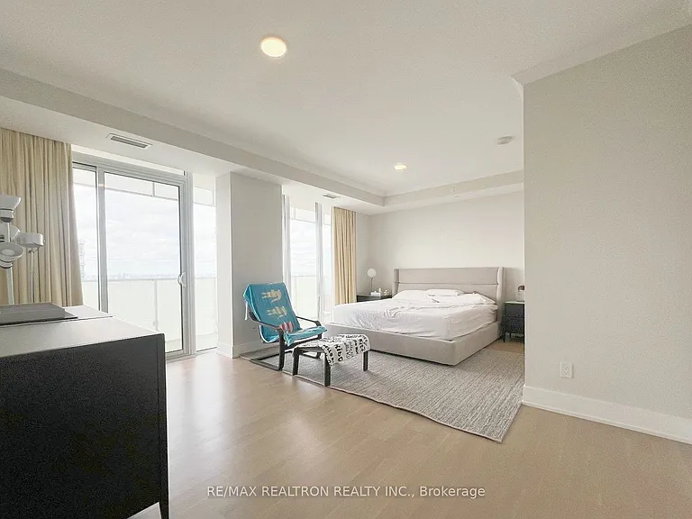 200 Bloor St W #2801 — Photo 17