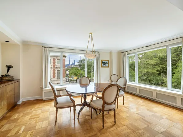 1050 5th Avenue 4D image 3 of 9