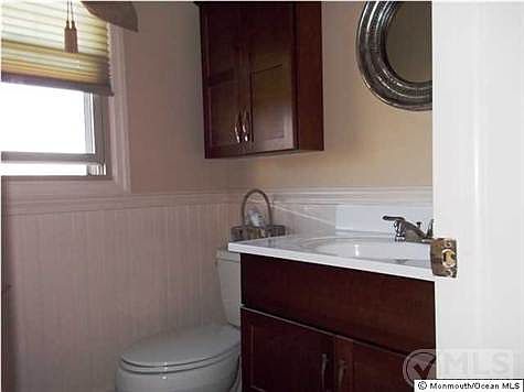 4th image of 251 Thomas Ave