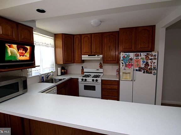 3rd image of 8825 Winchester Ave