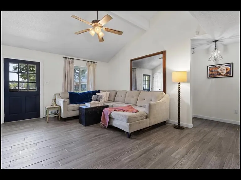 3905 Yosemite Dr — Photo 3