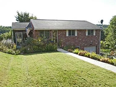 125 Benton Dr photo 1