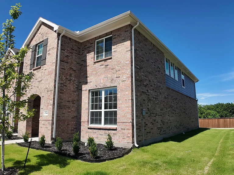 2944 Baneberry Ln — Photo 2