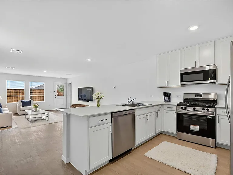 1328 Alfred St — Photo 3