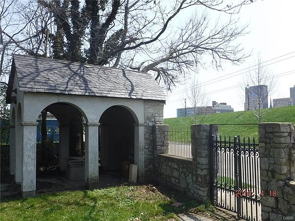 3rd image of 223 W Riverview Ave