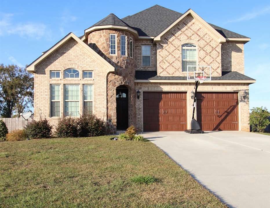 1st image of 204 Stonegate Trl