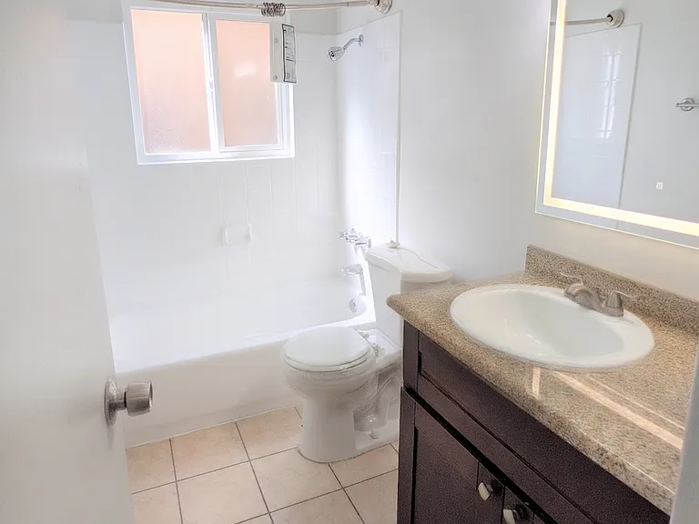 6566 Fountain Ave — Photo 6
