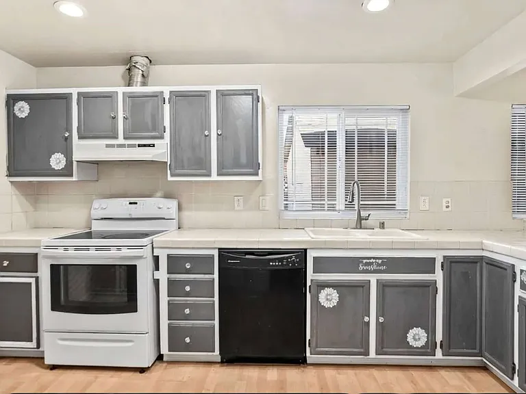 335 Spode Way — Photo 19