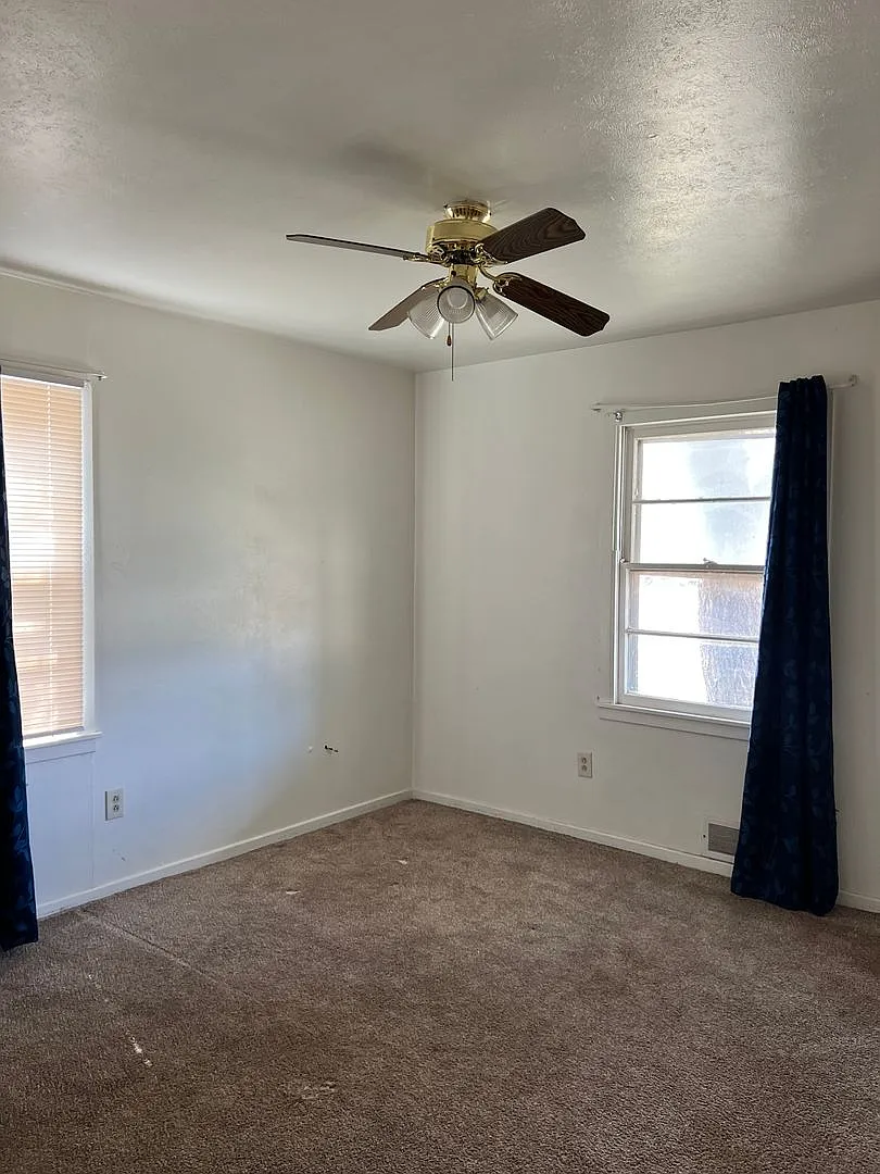 Spacious 2 bedroom with A Fire Place — Photo 4