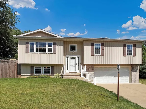 305 Lexington Dr, East Peoria, IL 61611