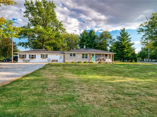 1103 E Vine St, Marshall, IL 62441