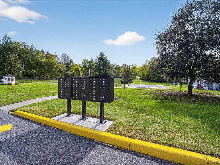 4 White Gate Rd #K — Photo 36