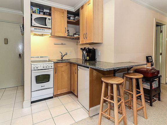 5th image of 26 Layton Ave APT 16