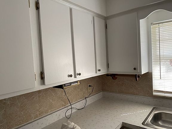 3rd image of 6821 Derrick Dr
