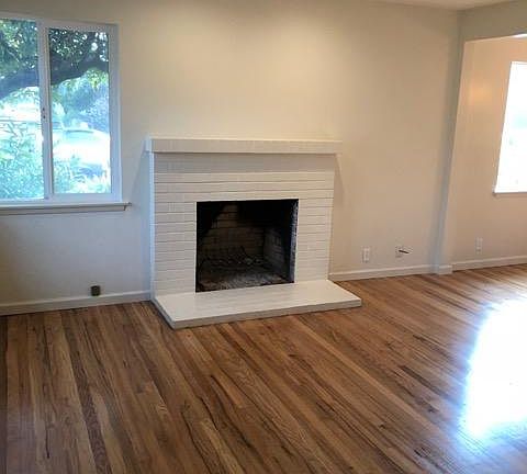 4th image of 1014 Middle Ave