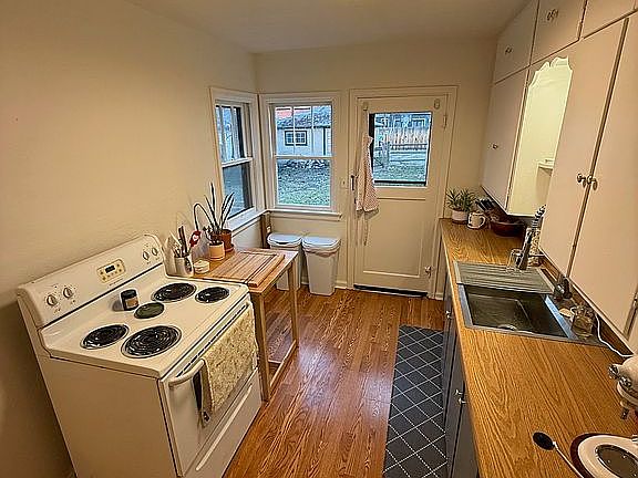 3rd image of 910 W Ofarrell St