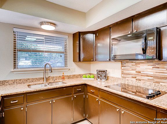 4th image of 1715 Brandenburg Dr