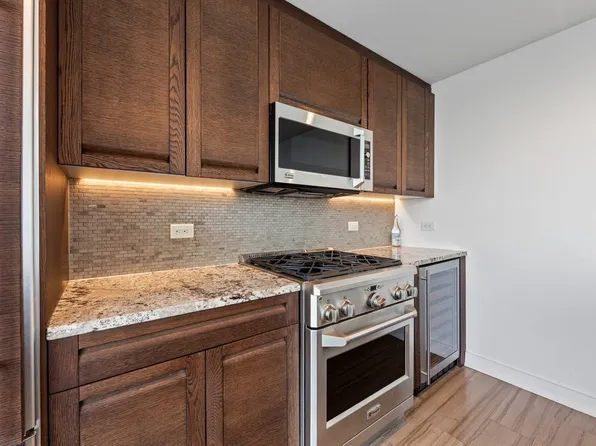 1000 Avenue At Port Imperial image 4 of 29