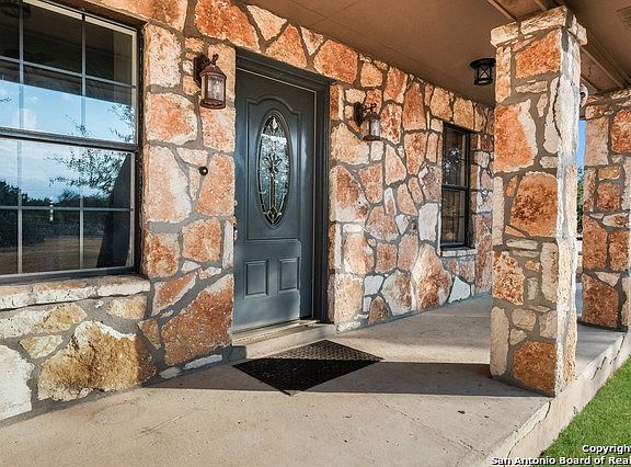 2nd image of 216 Oak Trail Dr