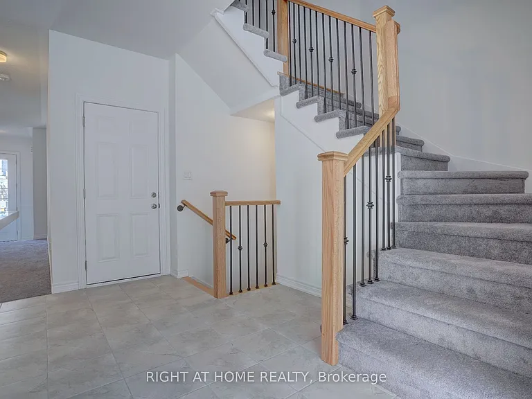 2038 Cameron Lott Cres — Photo 12