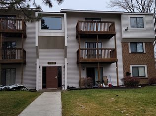 30028 W Twelve Mile Rd UNIT 27, Farmington, MI 48334