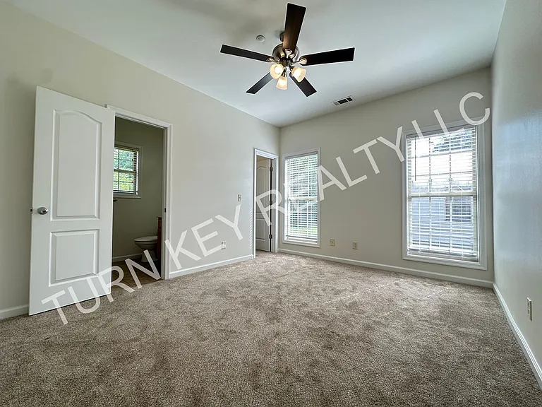 114 Vann Cir — Photo 12