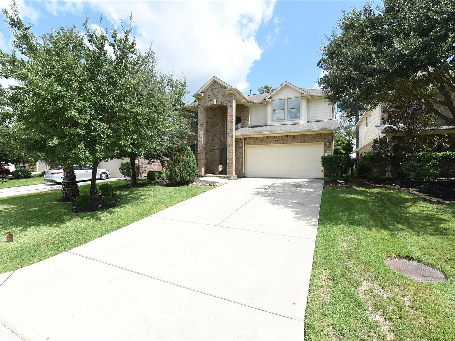 4 bed, 2.5 bath, 2745 sqft, $3,200 — Photo 2