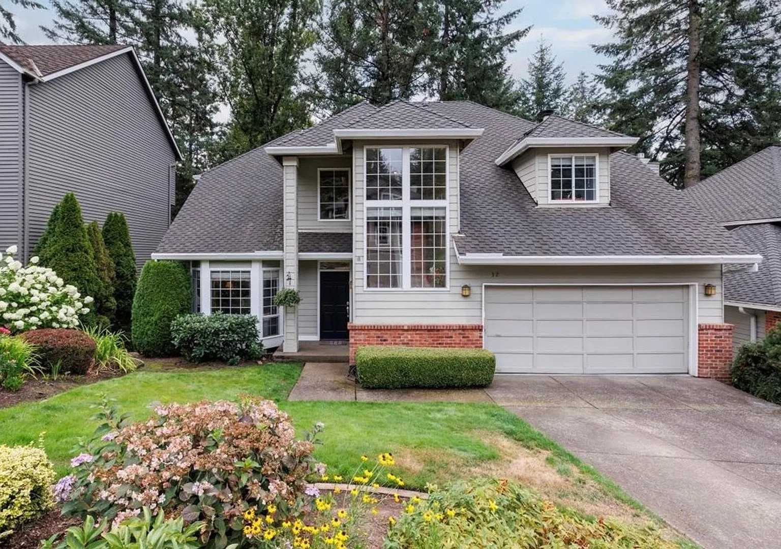 Beautifully Maintained Mt. Park Home on a Quiet Cul-de-Sac — Photo 1