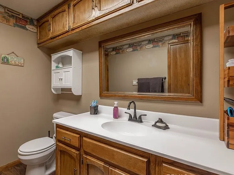 630 Holmes Ln — Photo 7