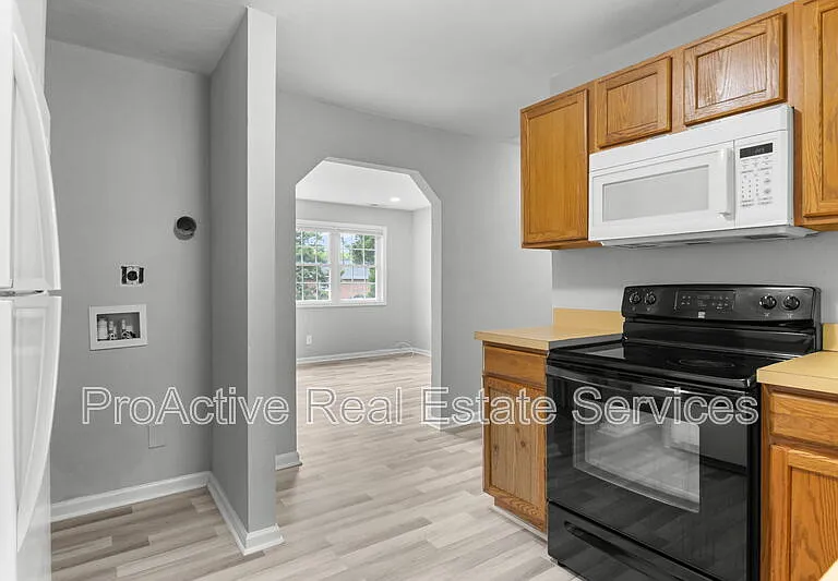 1415 Commerce Ave #1 — Photo 8