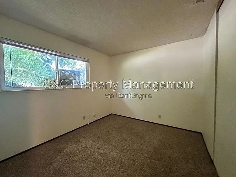 258 Yellowstone Dr — Photo 4