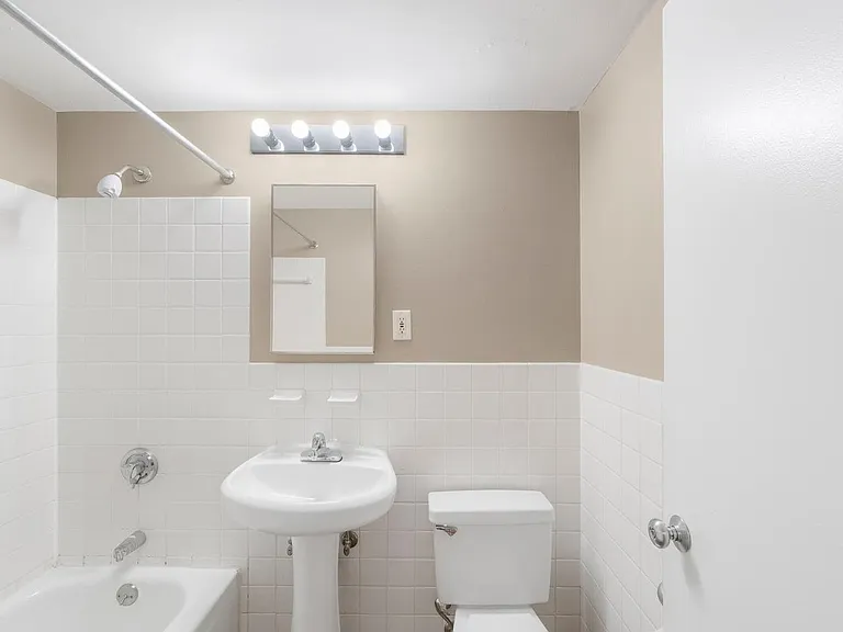 Kent Farm Apartment Homes — Photo 12