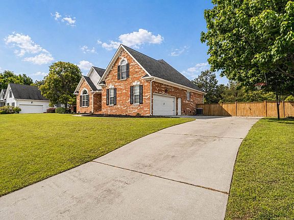 2nd image of 106 Falling Leaf Ln