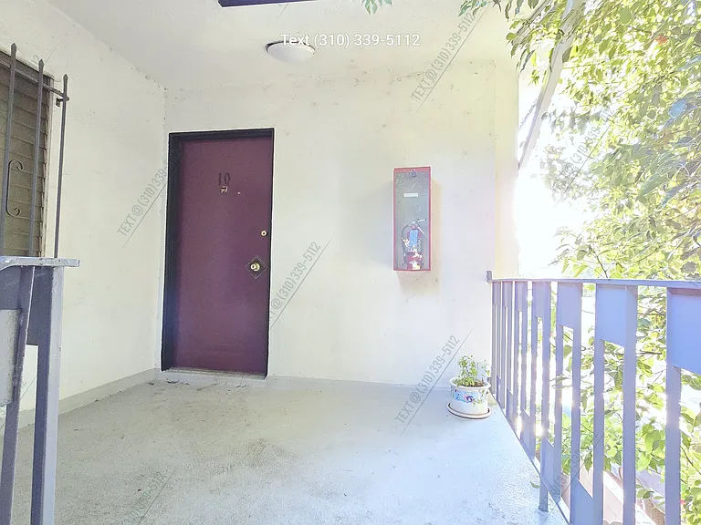 1501 Beloit Ave #10 — Photo 4