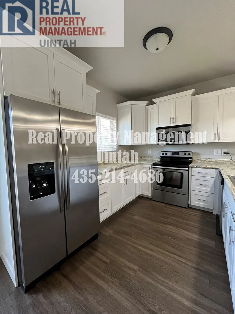 3 bed 2.5 bath townhome in Fox Run — Photo 3