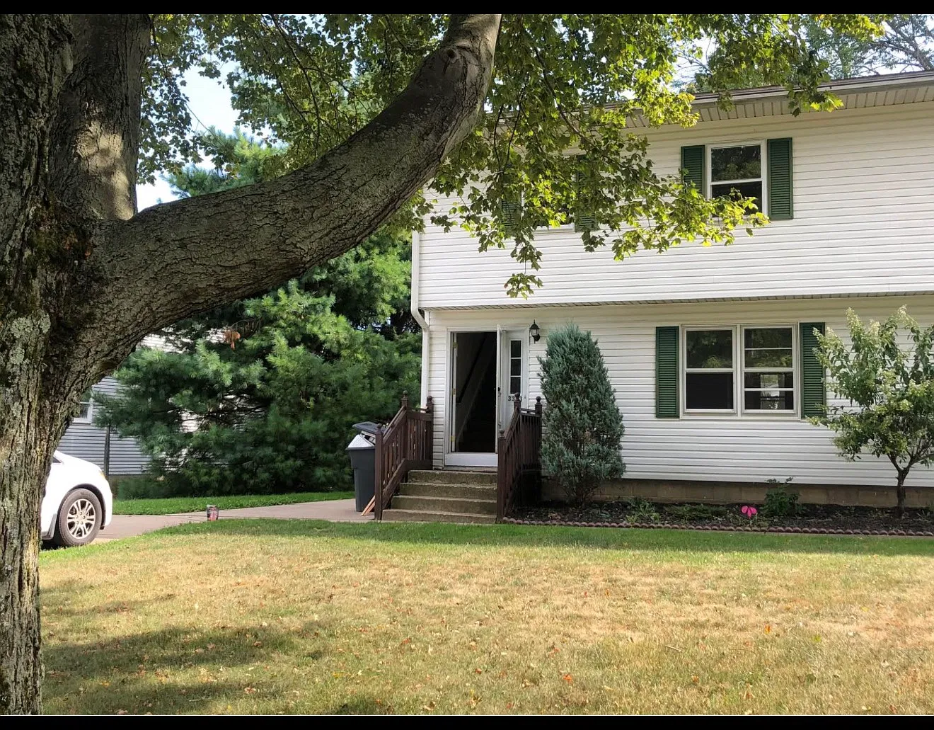 3 bed, 1.5 bath, 1300 sqft, $1,350 — Photo 1