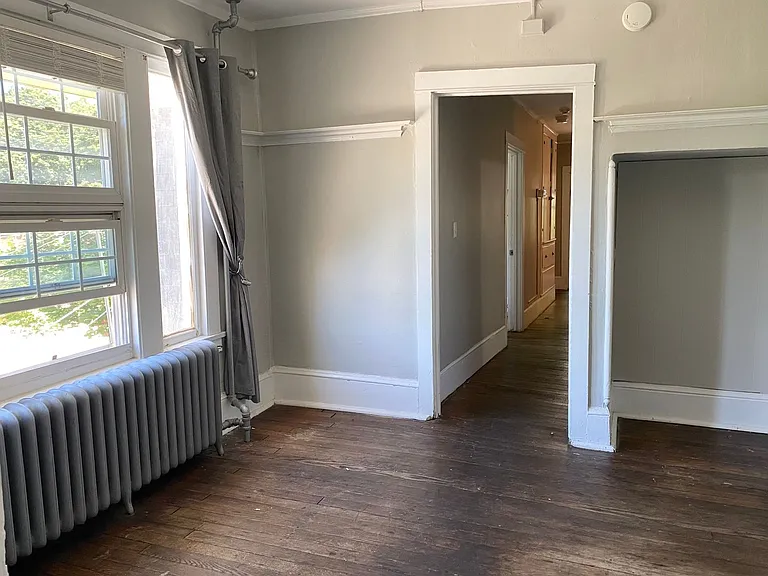 609 E State St — Photo 104