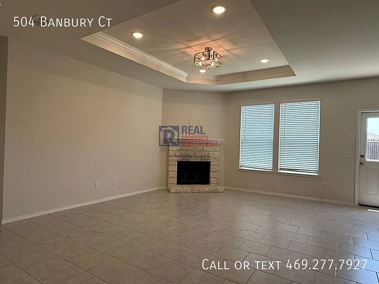 504 Banbury Ct — Photo 5