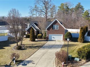 2731 Dandelion Dr, High Point, NC 27265