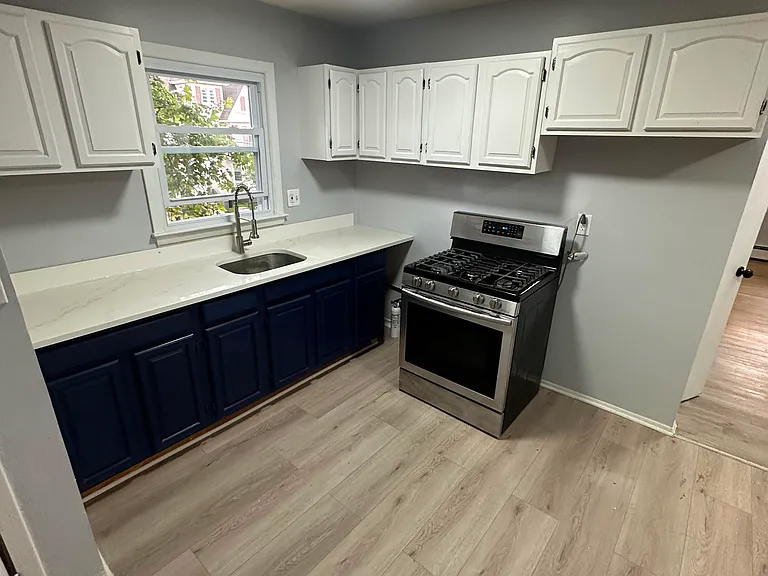 1617 Oliver St #2L — Photo 5