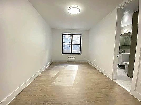 4th image of 1035 Washington Ave #1F