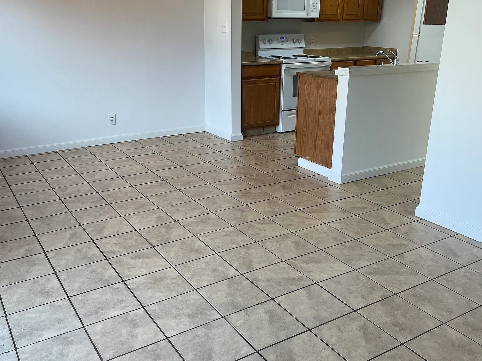 3 bed, 2.5 bath, 1350 sqft, $1,845 — Photo 3