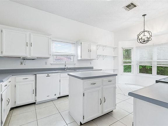 5th image of 13160 Maple Wood Dr