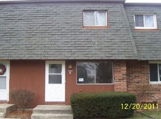 1102 Fleetfoot Dr, Waukesha, WI 53186