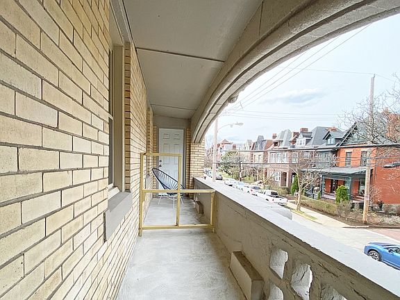 4th image of 5754 Howe St #5758-1