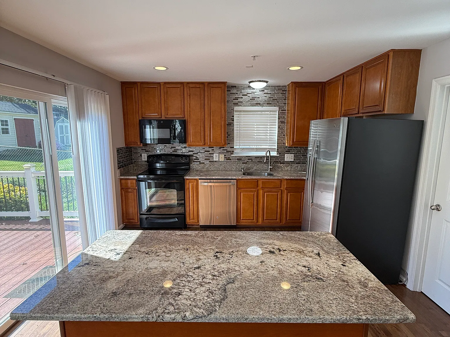 3 bed, 1819 sqft, $3,000 — Photo 4