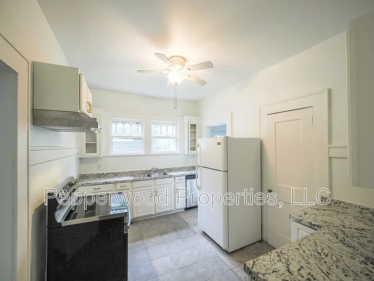 479 Peronneau St — Photo 10